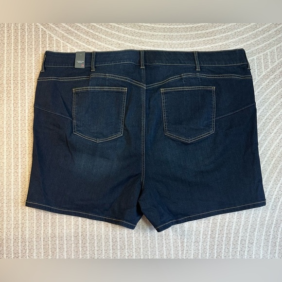 Torrid Womens 5 Inch Bombshell Premium Stretch High Rise Short 28 Canary Wharf - Picture 2 of 7